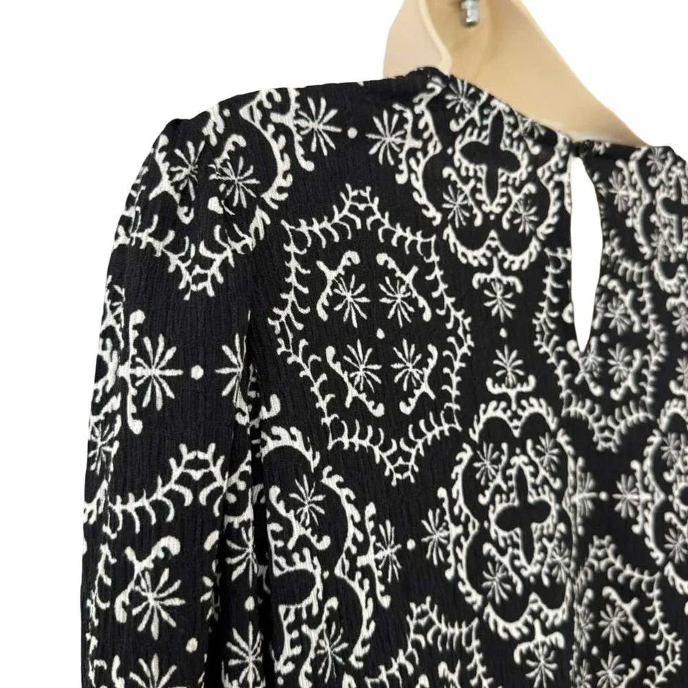 Ann Taylor Loft Black White Print Puff Long Sleeve Lightweight Top Shirt sz M